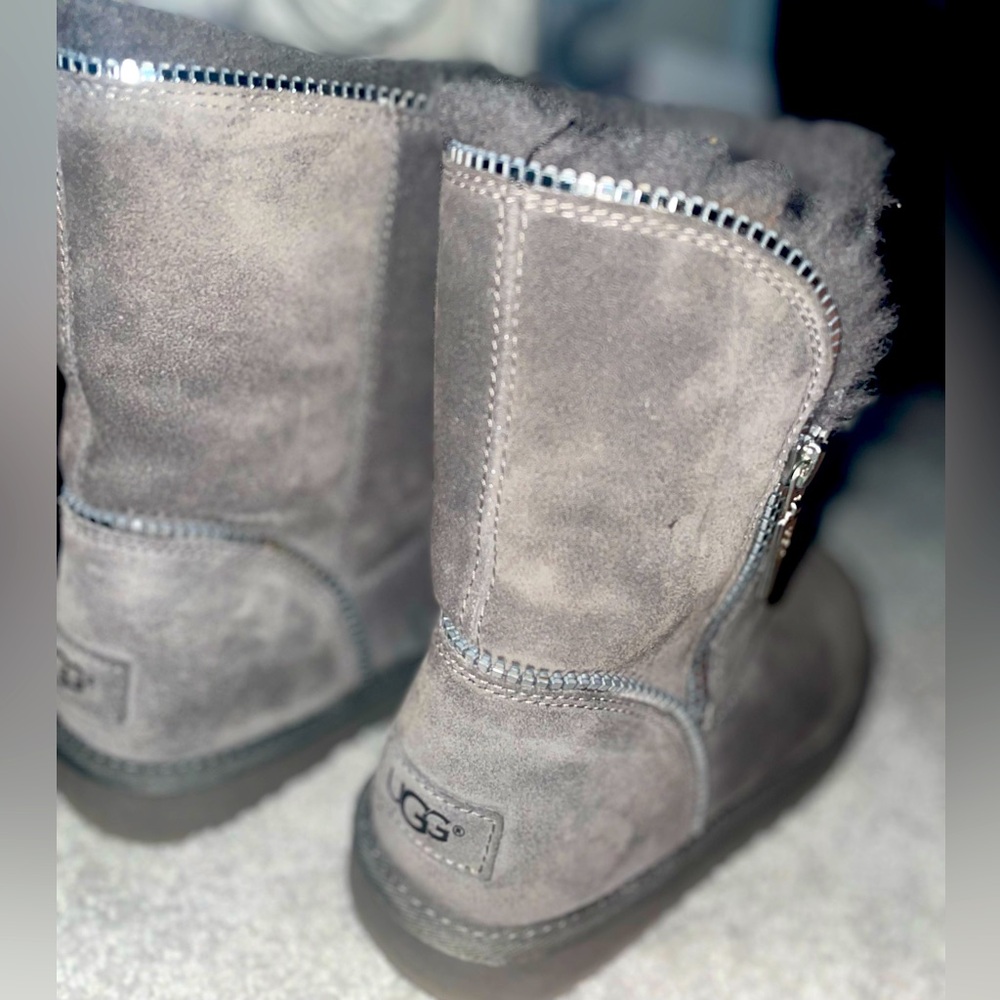 UGGS Girls size 6 Gray Boots
